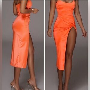 JLUXLABEL Orange Midi Dress - Size Small
95% Polyester 5% Spandex